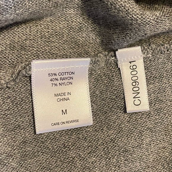 ⭐️⭐️SALE- 2 for $15⭐️⭐️ NY&Co 7th Avenue Gray Heatset Dolman Sweater Size M - Picture 6 of 6